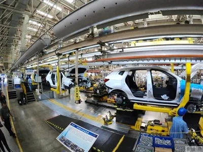 Νο 1 στον κόσμο! Η ετήσια παραγωγή νέων ενεργειακών οχημάτων της Κίνας ξεπέρα...